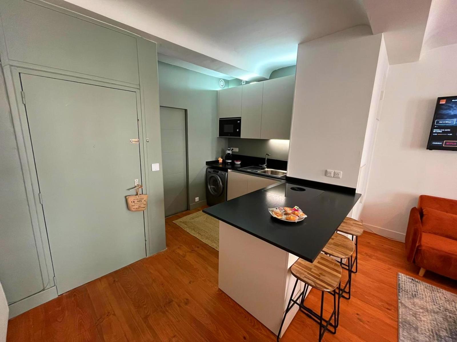 Elegant Studio En Hypercentre Dans Le Quartier Historique Anime Avec Parking Gratuit Caen Exteriör bild