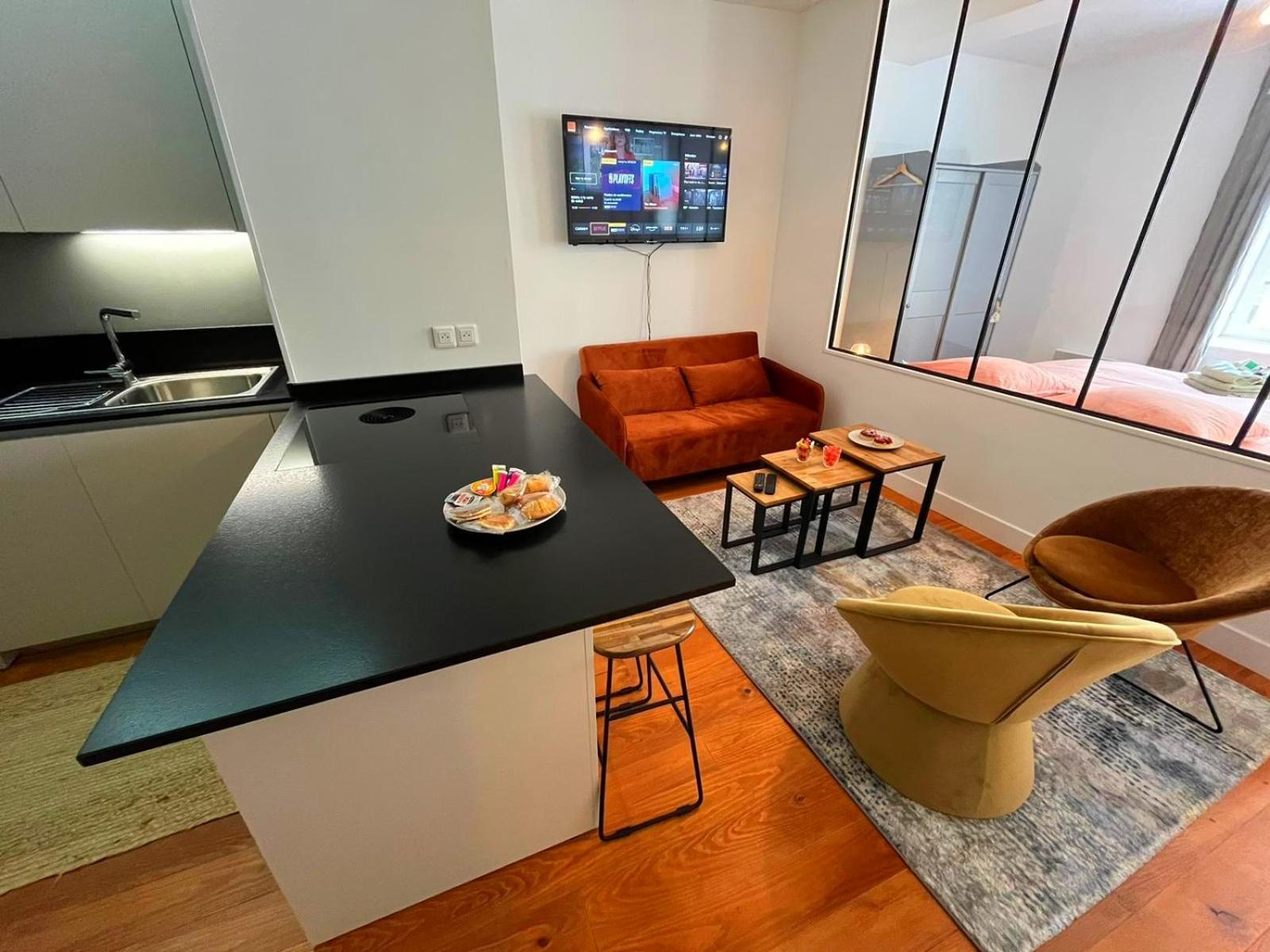 Elegant Studio En Hypercentre Dans Le Quartier Historique Anime Avec Parking Gratuit Caen Exteriör bild
