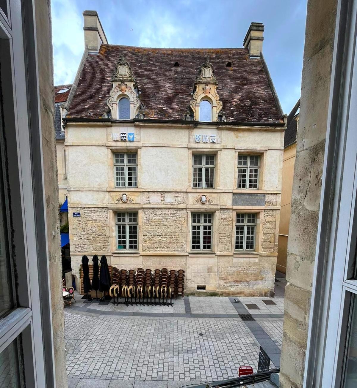 Elegant Studio En Hypercentre Dans Le Quartier Historique Anime Avec Parking Gratuit Caen Exteriör bild
